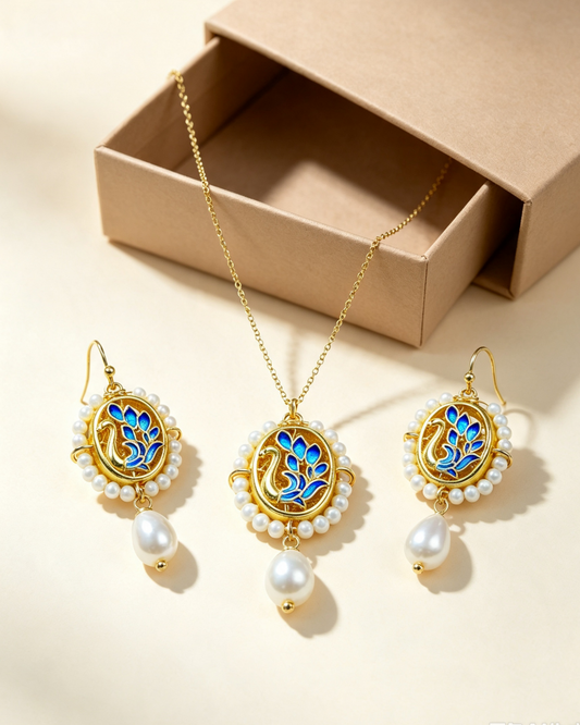 Graceful Swan Pearl Necklace – Vintage Enamel Pendant with Seed Pearl Frame