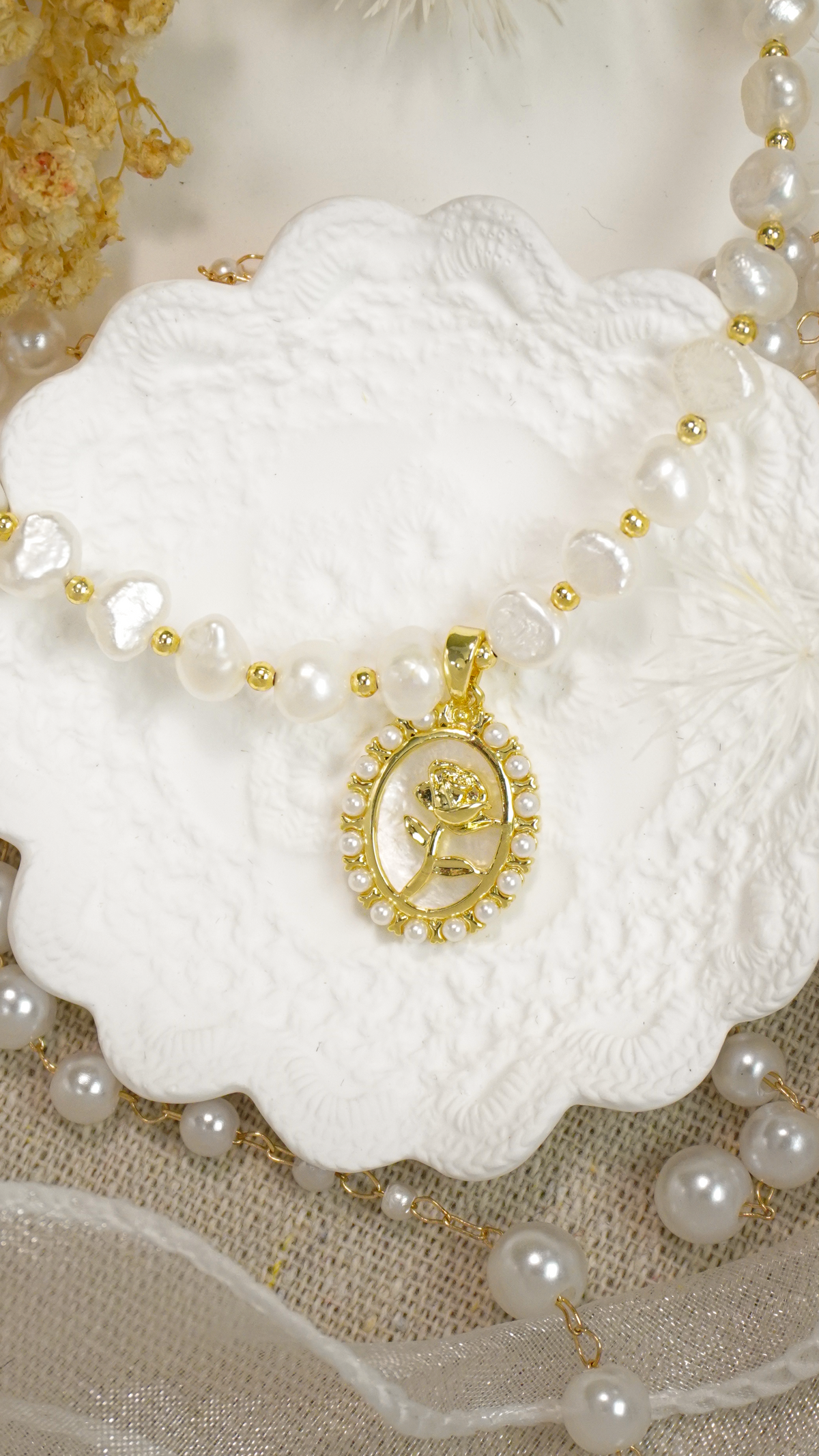 The Romantic Rose & Pearl Matching Set – Vintage Charm for Effortless Everyday Elegance