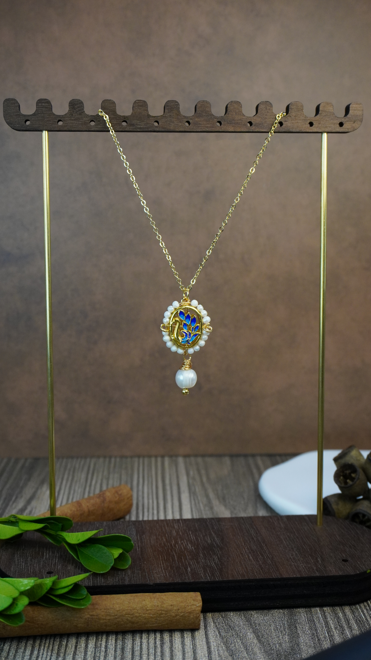 Graceful Swan Pearl Necklace – Vintage Enamel Pendant with Seed Pearl Frame