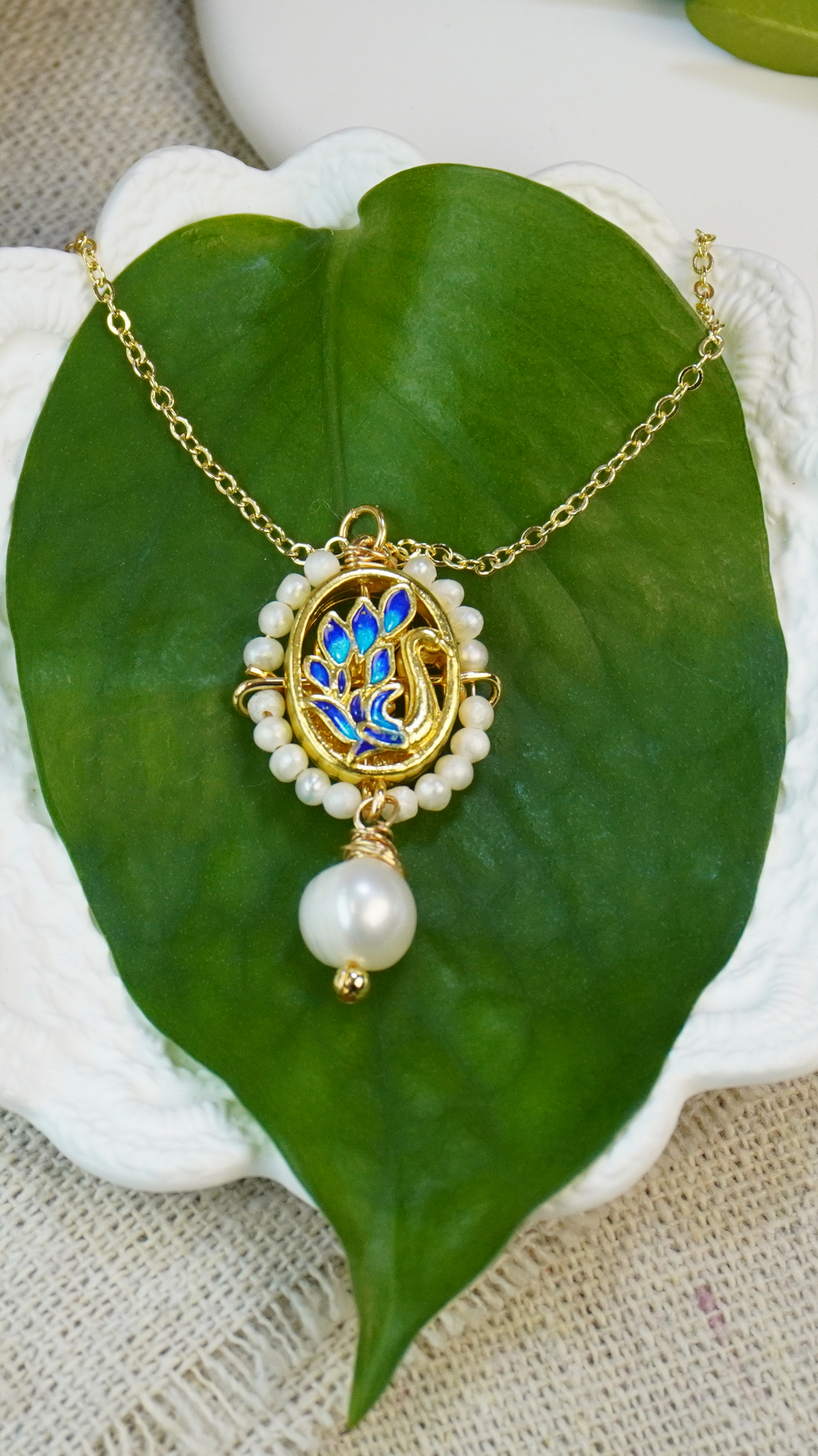 Graceful Swan Pearl Necklace – Vintage Enamel Pendant with Seed Pearl Frame