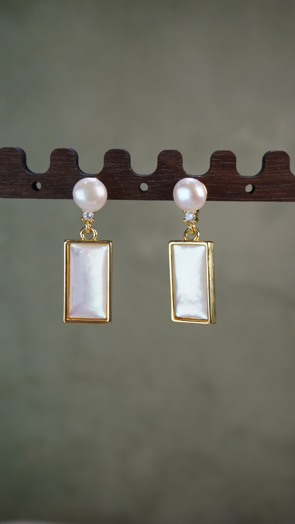 Rectangular Pearl Drop Earrings – Quiet Luxury for Daily Wear